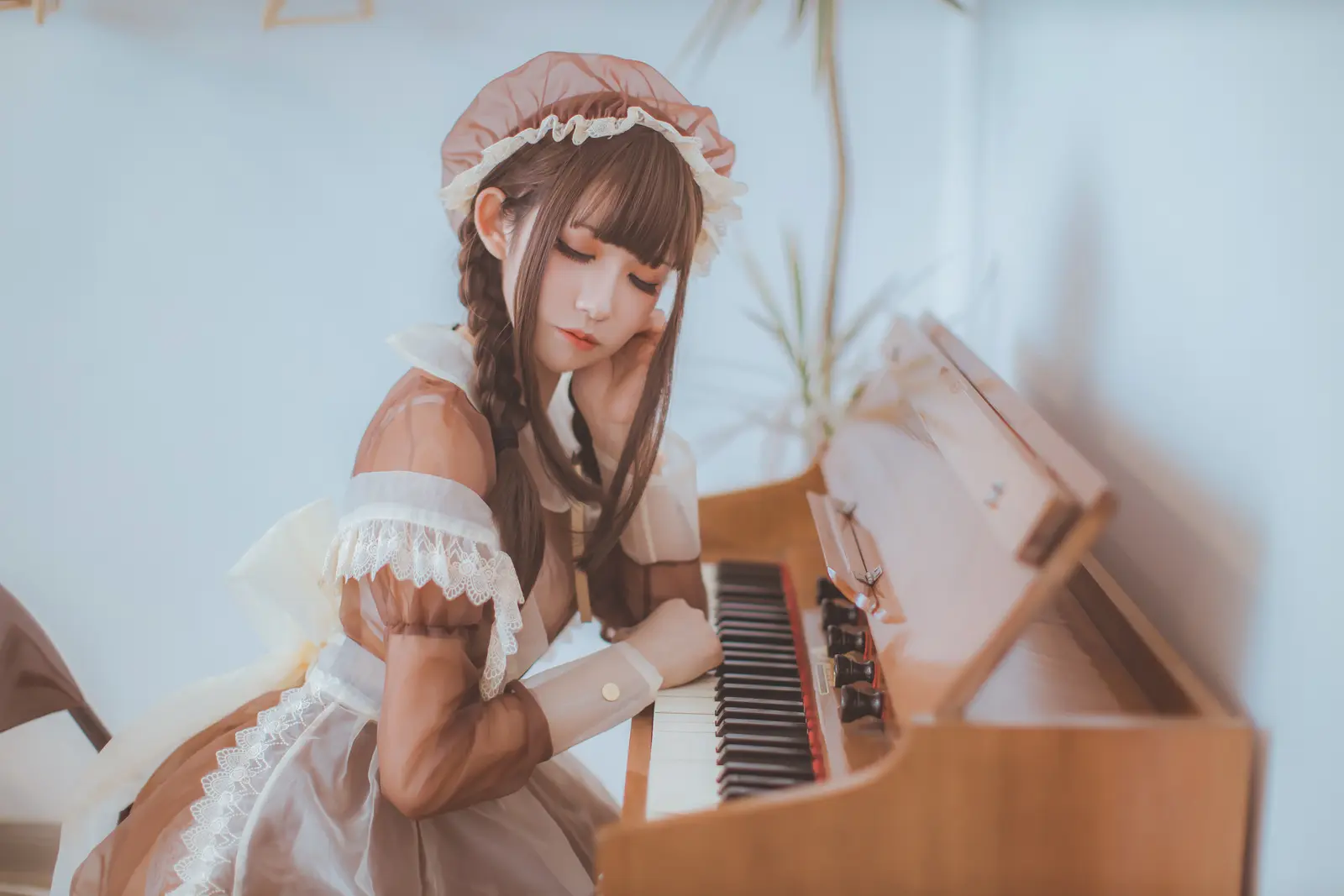 NO.005 透明女仆 – [Coser衣衣] - 柒美图